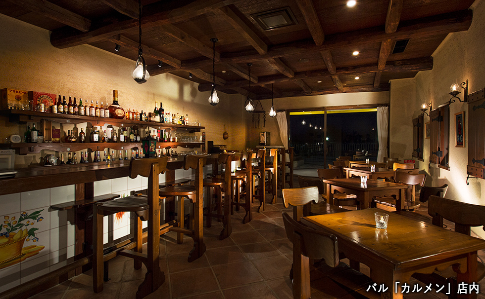 バル「カルメン」店内