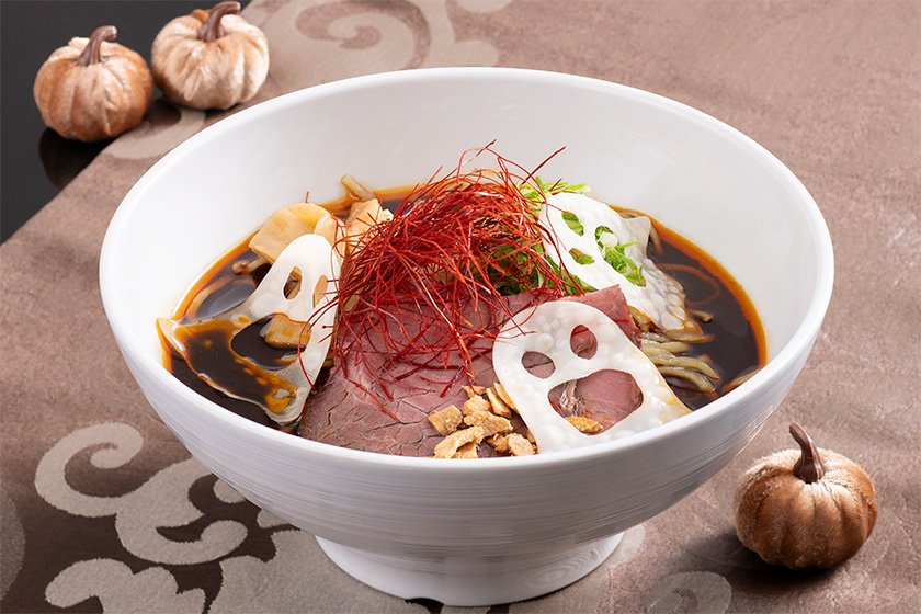 おばけ漂うブラックラーメン